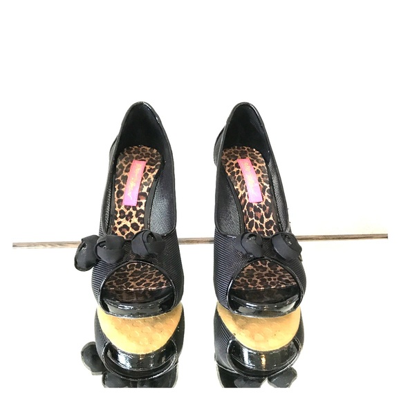 Betsey Johnson size 7 black heels - Picture 1 of 6